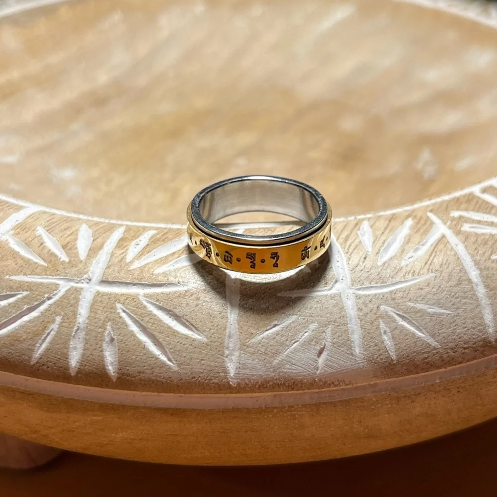 Fidget Spinner Symbol Ring - Picture 1 of 12